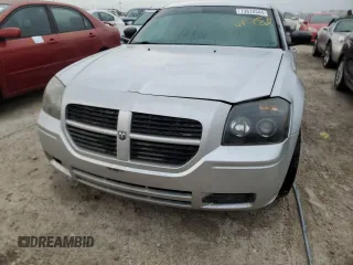2005 Dodge Magnum SE z VIN 2D4FV48V25H550292, wystawiony jako Copart lot #73678344 z przebiegiem 174 798 mil mil oraz Nie do naprawy • Non repairable. Historia ofert i sprzedaży dostępna na DreamBid. Obrazek 5.