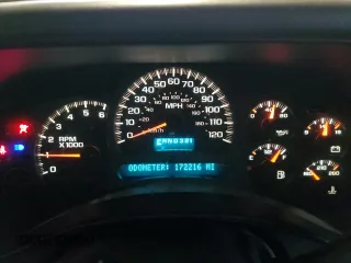 2004 GMC Yukon SLE with VIN 1GKEK13TX4J244318, listed as a Copart auction lot 82329764 with 172,216 mi miles and Salvage Title. Bid and sale history available at carsss.com. Image 9.