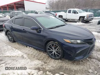 2022 Toyota Camry SE with VIN 4T1G11AK2NU636108, listed as a IAAI auction lot 41541397 with 58,042 mi miles and . Bid and sale history available at carsss.com. Image 1.
