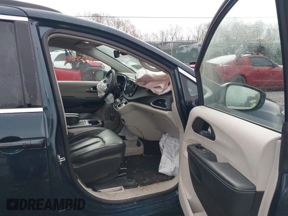 2022 Chrysler Pacifica Touring L with VIN 2C4RC1BG6NR128514, listed as a IAAI auction lot 41994944 with 67,555 mi miles and . Bid and sale history available at DreamBid. Image 5.