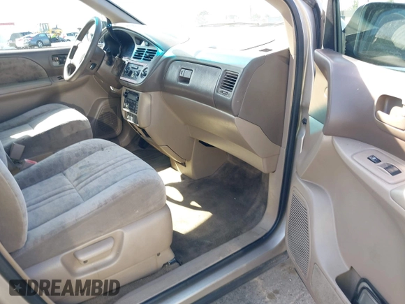 2003 Toyota Sienna LE with VIN 4T3ZF13C03U555015, listed as a IAAI auction lot 42202984 with 260,895 mi miles and . Bid and sale history available at carsss.com. Image 5.