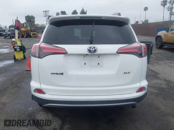 2018 Toyota RAV4 XLE with VIN 2T3WFREV0JW452030, listed as a IAAI auction lot 41915411 with 1 mi miles. Bid and sale history available at carsss.com. Image 17.