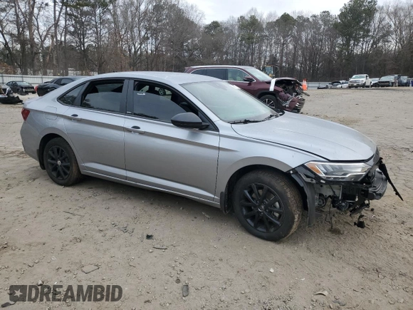 2024 Volkswagen Jetta Sport z VIN 3VWAM7BU7RM055585, wystawiony jako Copart lot #42109675 z przebiegiem 17 485 mil mil oraz Szkoda całkowita • Salvage title. Historia ofert i sprzedaży dostępna na DreamBid. Obrazek 4.