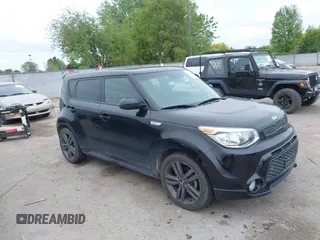 2016 Kia Soul + z VIN KNDJP3A51G7351285, wystawiony jako IAAI lot #42294440 z przebiegiem 62 960 mil mil oraz . Historia ofert i sprzedaży dostępna na DreamBid. Obrazek 1.