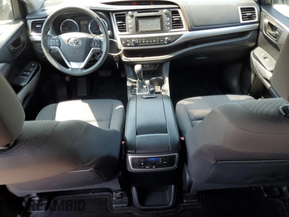 2017 Toyota Highlander LE z VIN 5TDZZRFH5HS228714, wystawiony jako Copart lot #65010265 z przebiegiem 115 953 mil mil oraz Szkoda całkowita • Salvage title. Historia ofert i sprzedaży dostępna na DreamBid. Obrazek 8.