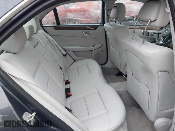 2016 Mercedes-Benz E-Class E 350 Luxury with VIN WDDHF8JB4GB252838, listed as a IAAI auction lot 41827623 with 53,706 mi miles. Bid and sale history available at carsss.com. Image 8.