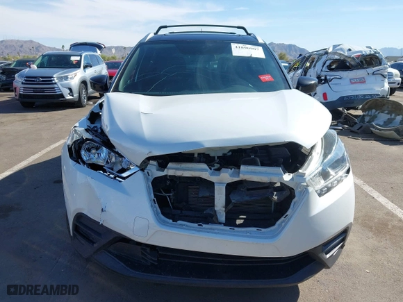 2018 Nissan Kicks SR with VIN 3N1CP5CUXJL504437, listed as a IAAI auction lot 41890907 with 137,572 mi miles. Bid and sale history available at carsss.com. Image 13.