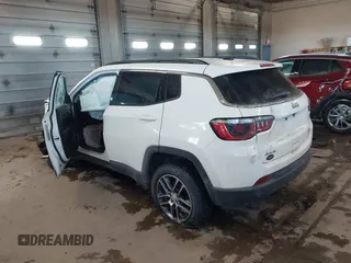 2018 Jeep Compass Latitude with VIN 3C4NJDBB0JT179167, listed as a IAAI auction lot 41622598 with 106,880 mi miles. Bid and sale history available at carsss.com. Image 3.