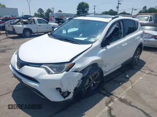 2018 Toyota RAV4 XLE z VIN 2T3WFREV1JW459553, wystawiony jako IAAI lot #42423474 z przebiegiem 129 523 mil mil oraz . Historia ofert i sprzedaży dostępna na DreamBid. Obrazek 2.
