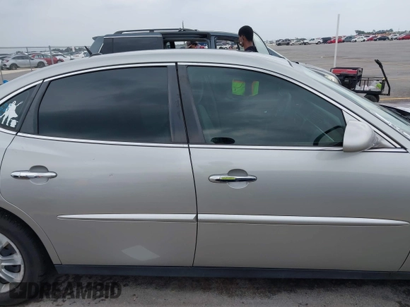 2007 Buick LaCrosse CX with VIN 2G4WC582271249382, listed as a IAAI auction lot 42285783 with 173,858 mi miles and . Bid and sale history available at DreamBid. Image 13.