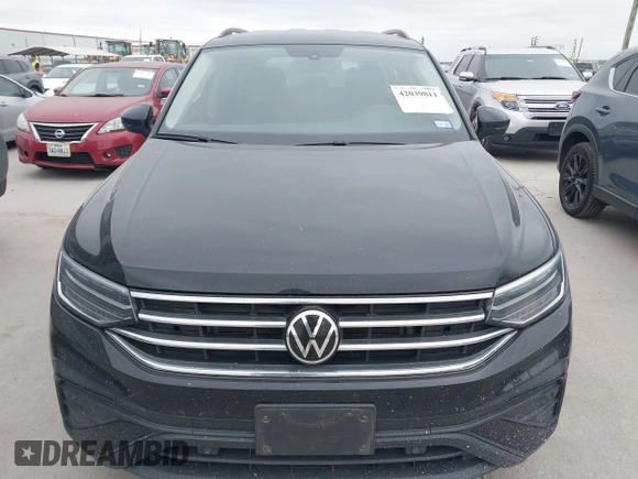 2023 Volkswagen Tiguan S z VIN 3VVRB7AX4PM046851, wystawiony jako IAAI lot #42039811 z przebiegiem 44 985 mil mil oraz . Historia ofert i sprzedaży dostępna na DreamBid. Obrazek 13.