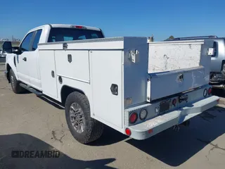 2017 Ford F-250 XL z VIN 1FD7X2A62HEB54633, wystawiony jako IAAI lot #42272440 z przebiegiem 76 521 mil mil oraz . Historia ofert i sprzedaży dostępna na DreamBid. Obrazek 3.