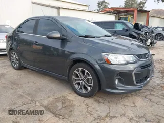 2018 Chevrolet Sonic LT z VIN 1G1JD5SGXJ4112968, wystawiony jako IAAI lot #41448190 z przebiegiem 131 768 mil mil oraz . Historia ofert i sprzedaży dostępna na DreamBid. Obrazek 1.
