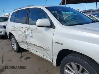 2010 Toyota Highlander Hybrid with VIN JTEBW3EH3A2043210, listed as a IAAI auction lot 41721744 with 243,246 mi miles. Bid and sale history available at carsss.com. Image 17.