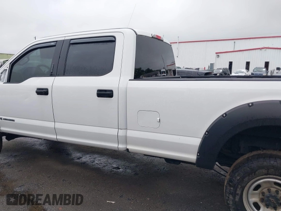 2018 Ford Super Duty F-250 SRW XL with VIN 1FT7W2BTXJEB84089, listed as a IAAI auction lot 40456238 with 180,297 mi miles. Bid and sale history available at carsss.com. Image 14.