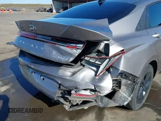 2023 Hyundai Elantra Blue z VIN KMHLM4AJ7PU059237, wystawiony jako IAAI lot #41394314 z przebiegiem 34 248 mil mil oraz . Historia ofert i sprzedaży dostępna na DreamBid. Obrazek 6.