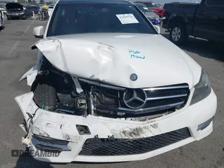 2014 Mercedes-Benz C 250 Sport z VIN WDDGF4HB0EG162208, wystawiony jako IAAI lot #42282529 z przebiegiem 91 399 mil mil oraz . Historia ofert i sprzedaży dostępna na DreamBid. Obrazek 6.