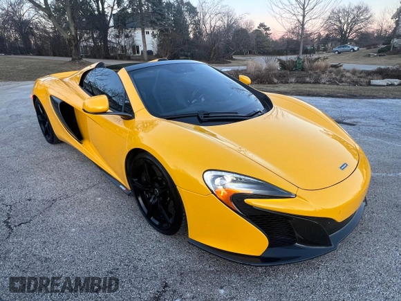 2015 McLaren 650S z VIN SBM11FAA4FW005324, wystawiony jako Copart lot #43651815 z przebiegiem 28 798 mil mil oraz Tytuł czysty. Historia ofert i sprzedaży dostępna na DreamBid. Obrazek 1.