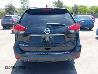 2017 Nissan Rogue S z VIN JN8AT2MT7HW381998, wystawiony jako IAAI lot #42384384 z przebiegiem 109 842 mil mil oraz . Historia ofert i sprzedaży dostępna na DreamBid. Obrazek 16.