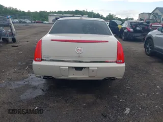 2011 Cadillac DTS z VIN 1G6KA5E65BU139507, wystawiony jako IAAI lot #42236497 z przebiegiem 118 332 mil mil oraz . Historia ofert i sprzedaży dostępna na DreamBid. Obrazek 17.