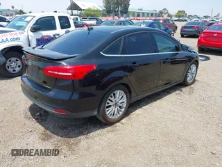 2016 Ford Focus Titanium z VIN 1FADP3J20GL310467, wystawiony jako IAAI lot #42478332 z przebiegiem 214 479 mil mil oraz . Historia ofert i sprzedaży dostępna na DreamBid. Obrazek 4.