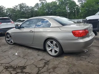 2011 BMW 3 Series 328i z VIN WBADW3C56BE537547, wystawiony jako Copart lot #55731295 z przebiegiem 117 059 mil mil oraz Szkoda całkowita • Salvage title. Historia ofert i sprzedaży dostępna na DreamBid. Obrazek 2.