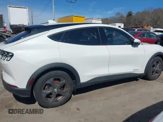 2022 Ford Mustang Mach-E Select z VIN 3FMTK1SS2NMA17717, wystawiony jako IAAI lot #41737529 z przebiegiem Nie podano mil oraz . Historia ofert i sprzedaży dostępna na DreamBid. Obrazek 13.