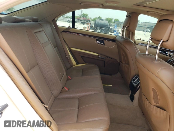 2009 Mercedes-Benz S 550 z VIN WDDNG86X59A272951, wystawiony jako Copart lot #51121735 z przebiegiem 107 619 mil mil oraz Szkoda całkowita • Salvage title. Historia ofert i sprzedaży dostępna na DreamBid. Obrazek 10.