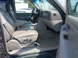 2004 Chevrolet Tahoe LT with VIN 1GNEC13Z04J134981, listed as a IAAI auction lot 39886652 with 244,056 mi miles. Bid and sale history available at carsss.com. Image 5.