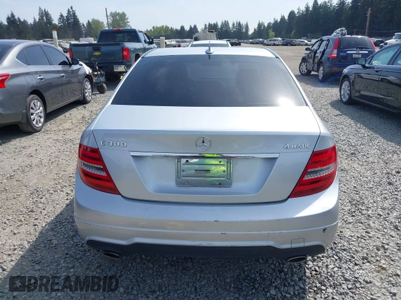 2012 Mercedes-Benz C 300 Sport z VIN WDDGF8BB7CR238797, wystawiony jako IAAI lot #42119641 z przebiegiem 168 348 mil mil oraz . Historia ofert i sprzedaży dostępna na DreamBid. Obrazek 17.
