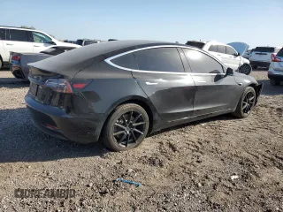 2019 Tesla Model 3 Mid Range z VIN 5YJ3E1EAXKF398909, wystawiony jako Copart lot #52504645 z przebiegiem 101 667 mil mil oraz Szkoda całkowita • Salvage title. Historia ofert i sprzedaży dostępna na DreamBid. Obrazek 3.