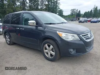 2011 Volkswagen Routan z VIN 2V4RW6DG5BR738696, wystawiony jako IAAI lot #42513978 z przebiegiem 180 933 mil mil oraz . Historia ofert i sprzedaży dostępna na DreamBid. Obrazek 1.
