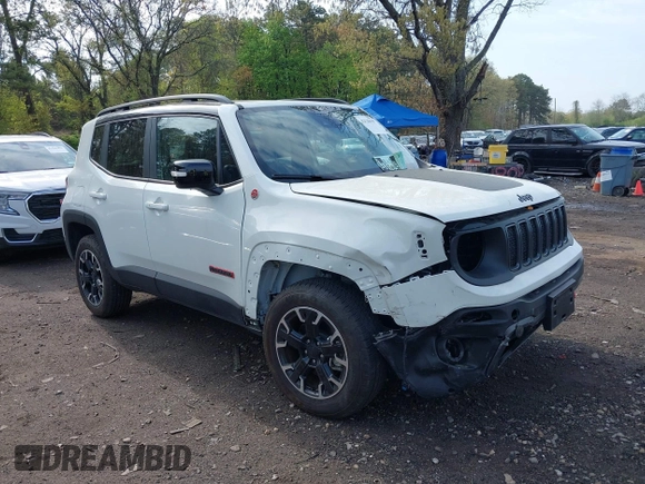 2023 Jeep Renegade Trailhawk z VIN ZACNJDC16PPP73152, wystawiony jako IAAI lot #42128199 z przebiegiem 2 779 mil mil oraz . Historia ofert i sprzedaży dostępna na DreamBid. Obrazek 13.