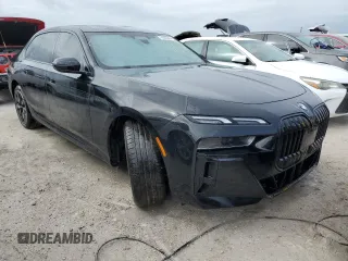 2024 BMW 7 Series 760i xDrive z VIN WBA33EJ02RCR69064, wystawiony jako Copart lot #74063964 z przebiegiem 2 938 mil mil oraz Nie do naprawy • Non repairable. Historia ofert i sprzedaży dostępna na DreamBid. Obrazek 4.