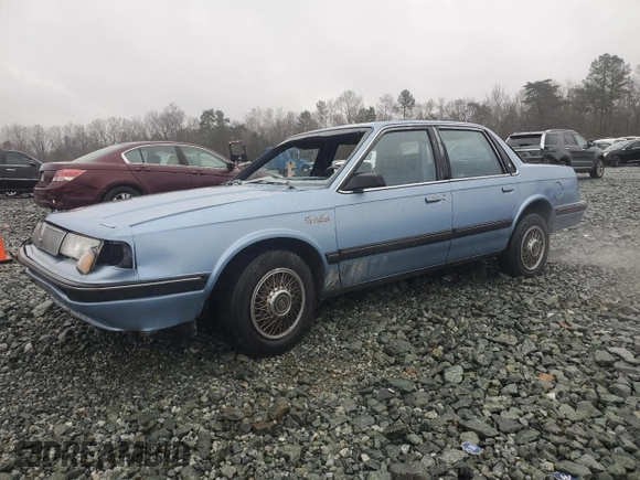1991 Oldsmobile Cutlass z VIN 1G3AL54N3M6343029, wystawiony jako Copart lot #43965995 z przebiegiem 198 977 mil mil oraz Szkody całkowita. Historia ofert i sprzedaży dostępna na DreamBid. Obrazek 1.