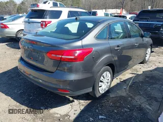2017 Ford Focus S z VIN 1FADP3E29HL269607, wystawiony jako IAAI lot #41654836 z przebiegiem 101 645 mil mil oraz . Historia ofert i sprzedaży dostępna na DreamBid. Obrazek 4.
