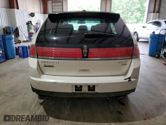 2008 Lincoln MKX z VIN 2LMDU88C68BJ18924, wystawiony jako Copart lot #55181105 z przebiegiem 118 699 mil mil oraz Czysty tytuł • Clean title. Historia ofert i sprzedaży dostępna na DreamBid. Obrazek 6.