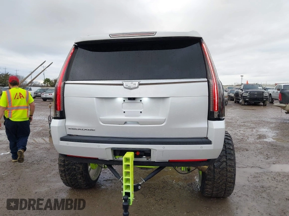 2020 Cadillac Escalade Luxury z VIN 1GYS3BKJ6LR124477, wystawiony jako IAAI lot #41471894 z przebiegiem 42 439 mil mil oraz . Historia ofert i sprzedaży dostępna na DreamBid. Obrazek 16.