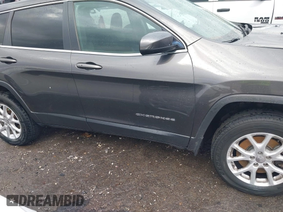 2014 Jeep Cherokee Altitude with VIN 1C4PJMCB7EW232678, listed as a IAAI auction lot 40812147 with 105,828 mi miles. Bid and sale history available at carsss.com. Image 14.