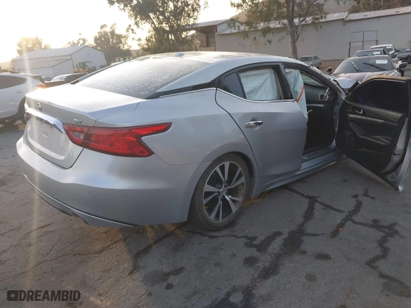 2018 Nissan Maxima SL with VIN 1N4AA6AP5JC387702, listed as a IAAI auction lot 41229493 with 111,693 mi miles. Bid and sale history available at carsss.com. Image 4.