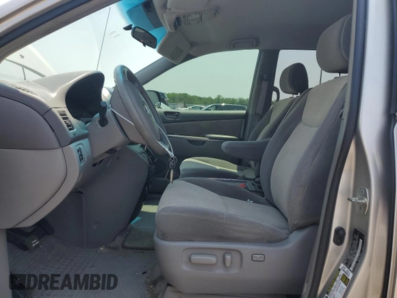 2008 Toyota Sienna CE z VIN 5TDZK23C88S221020, wystawiony jako Copart lot #59200925 z przebiegiem 163 513 mil mil oraz Szkoda całkowita • Salvage title. Historia ofert i sprzedaży dostępna na DreamBid. Obrazek 7.