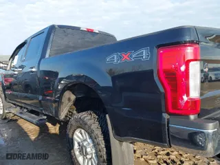2017 Ford Super Duty F-250 SRW Lariat with VIN 1FT7W2BTXHEE16331, listed as a IAAI auction lot 41770428 with 71,992 mi miles. Bid and sale history available at carsss.com. Image 14.