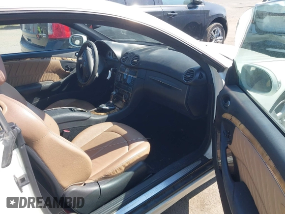 2007 Mercedes-Benz CLK-Class 5.5L with VIN WDBTJ72H27F208540, listed as a IAAI auction lot 41667926 with 237,484 mi miles. Bid and sale history available at carsss.com. Image 5.
