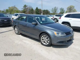 2013 Volkswagen Jetta SE z VIN 3VWDP7AJ3DM430540, wystawiony jako IAAI lot #42131097 z przebiegiem 121 838 mil mil oraz . Historia ofert i sprzedaży dostępna na DreamBid. Obrazek 1.