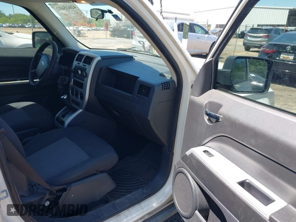 2008 Jeep Patriot Sport with VIN 1J8FT28W48D654244, listed as a IAAI auction lot 42035691 with 231,716 mi miles. Bid and sale history available at carsss.com. Image 5.