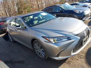 2020 Lexus ES with VIN 58ADZ1B13LU073464, listed as a IAAI auction lot 41195303 with 57,991 mi miles. Bid and sale history available at carsss.com. Image 1.