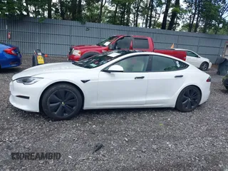 2021 Tesla Model S Plaid z VIN 5YJSA1E62MF452838, wystawiony jako IAAI lot #42726183 z przebiegiem 21 725 mil mil oraz . Historia ofert i sprzedaży dostępna na DreamBid. Obrazek 14.