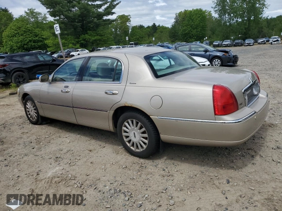 2005 Lincoln Town Car Signature z VIN 1LNHM81W35Y626266, wystawiony jako Copart lot #57461675 z przebiegiem 315 827 mil mil oraz Czysty tytuł • Clean title. Historia ofert i sprzedaży dostępna na DreamBid. Obrazek 2.