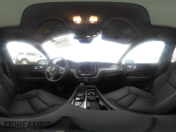 2025 Volvo XC60 Plus с VIN YV4M12RC5S1149246, выставлен на аукционе IAAI как лот 42533801 с пробегом 5 600 миль миль и . История ставок и продаж доступна на DreamBid. Изображение 18.