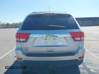 2011 Jeep Grand Cherokee Laredo z VIN 1J4RR4GGXBC571823, wystawiony jako IAAI lot #42093768 z przebiegiem 153 978 mil mil oraz . Historia ofert i sprzedaży dostępna na DreamBid. Obrazek 16.